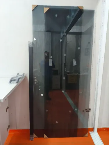 Porta nova fumê 8mm, 2 folhas pra vão de 150x215, vai com kit alumínio fechadura e puxador