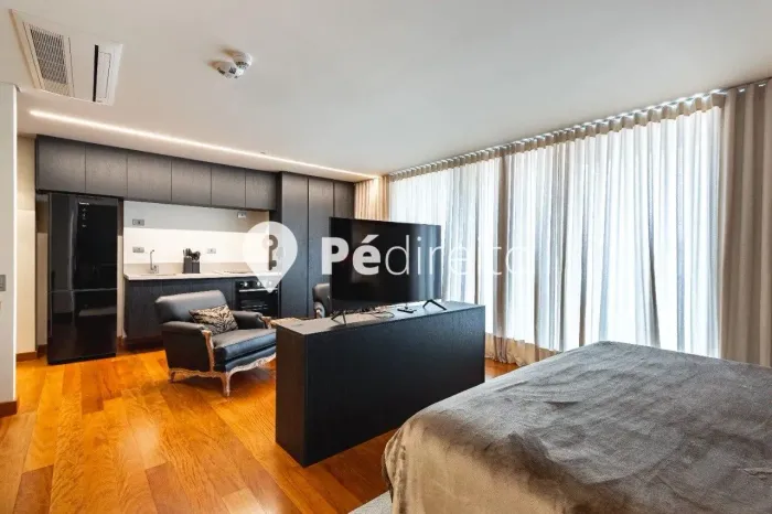 Apartamento com 1 suíte, 1 dormitório e 1 vaga de garagem à venda na Vila Olímpia