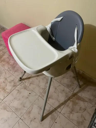 Vendo cadeirinha de alimentação em ótimo estado . De marca excelente