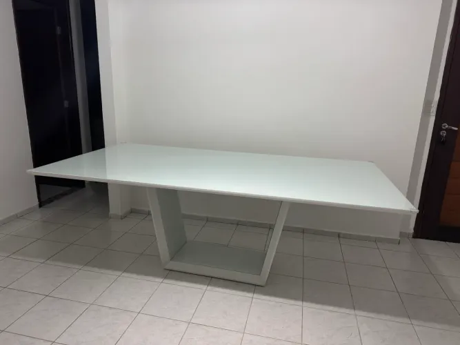 Mesa de Jantar com Tampo de Vidro - 8 lugares