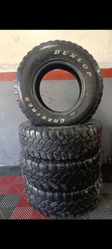 Pneus Dunlop grantrek 30 9.5 15 e rodas com offset negativo furacão 5x114
