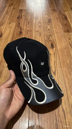 Boné GAP x Yeezy