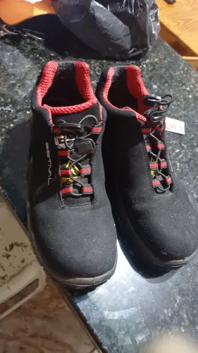 Vende-se bota Estival N37 pouco usada 60 reais zap * 