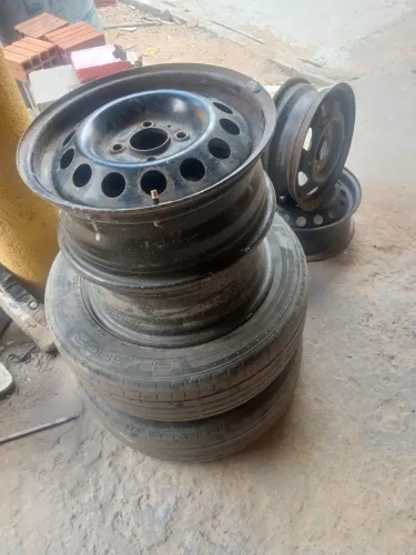 Rodas aro 15 da ford e 2 rodas aro 13