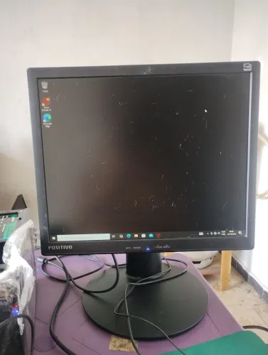 VENDO MONITOR DE 17 POLEGADAS COM TODOS OS CABOS SÓ 199,00<br>CHAMA NO ZAP *61