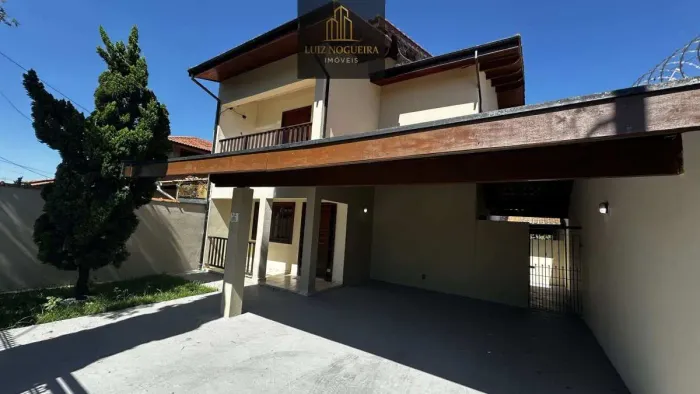 Sobrado à venda em Pindamonhangaba, Vila São Judas Tadeu, com 3 quartos, 275m²
