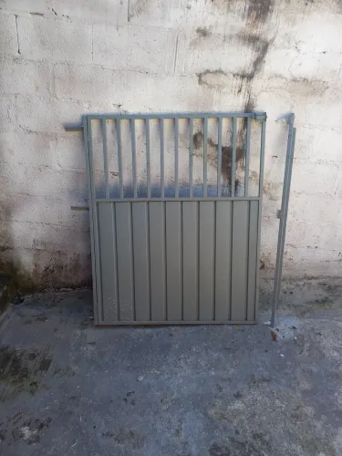 Portão de ferro resistente semi novo