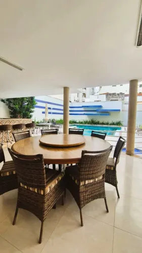 Apartamento com 4 suítes, 5 banheiros com 250m², 3 vagas paralelas com piscina na Redentor