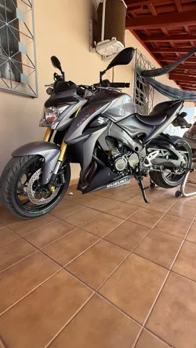 Suzuki GSXs 1000
