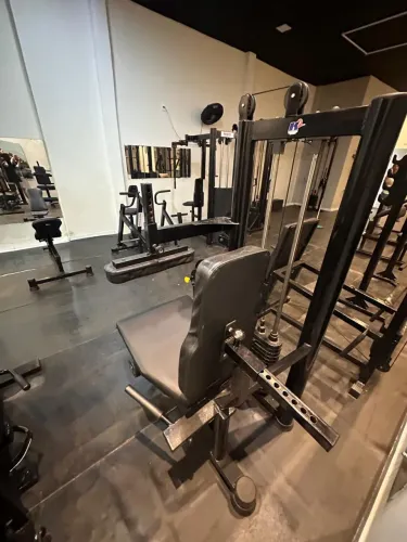 Vendo Cadeira Flexora e Extensora com 80Kg