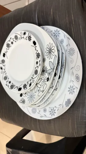 7 PRATOS DE PORCELANA