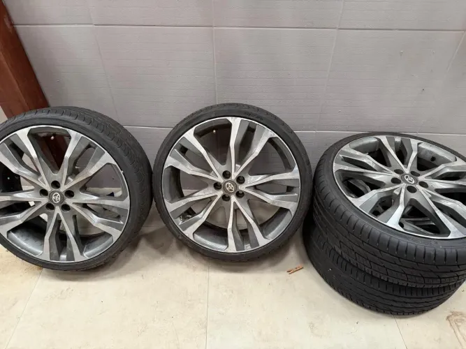 Rodas Aro 20 - Toyota Corolla (Acompanha Pneus)