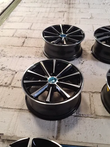 Rodas aro 15 Esportivas novas dá KR 2.100 