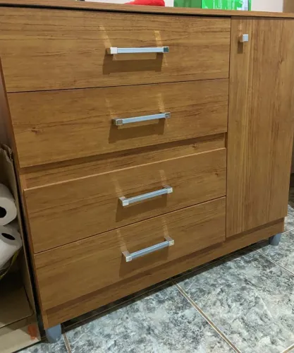 Vende-se cômoda em perfeito estado de conservação