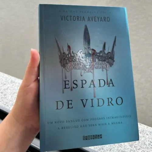 Espada de Vidro, Saga A Rainha Vermelha