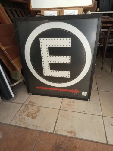 Luminoso Estacionamento