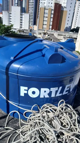tanque 2000 L novo um mês de uso