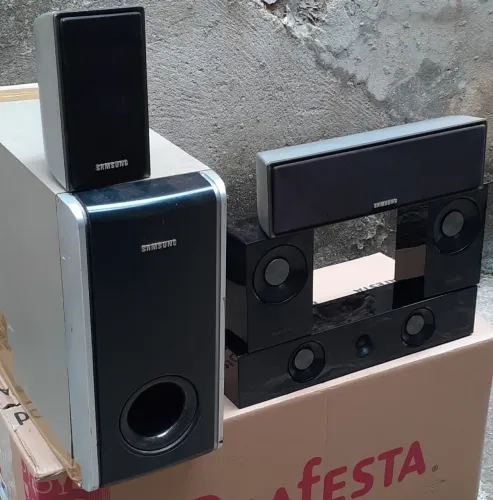 Caixas de som para home theater funcionando<br>R$20,00 cada