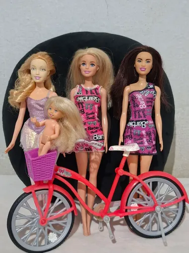 3 barbie original +1bicicleta.+1kelly vai tudo como estão.