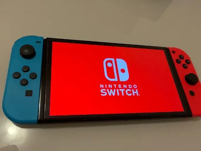 Nintendo Switch Neon Azul e Vermelho | Com Caixa, Case e Pro Controller Zelda