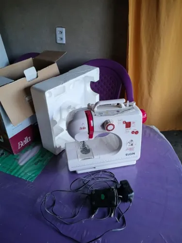Máquina de costura simples