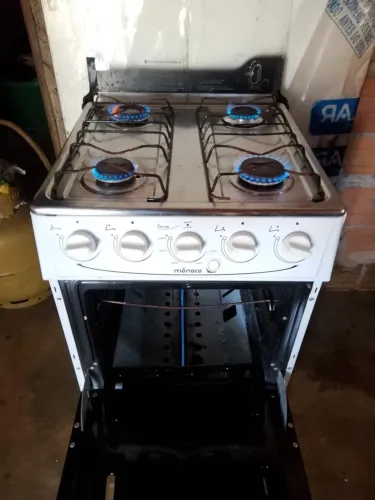 Fogão quatro bocas branco em perfeito estado