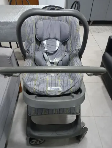 Kit carrinho e bebê conforto Burigotto