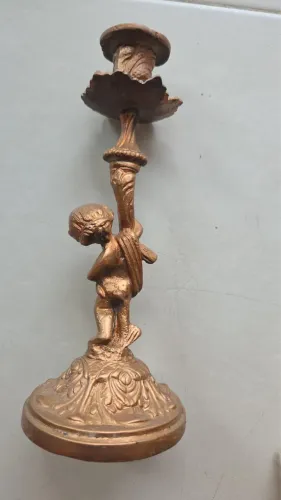 Vendo castiçal de ferro . Original de Angola ?