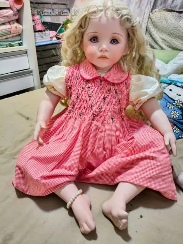 Boneca de porcelana 