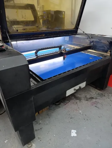 MAQUINA DE CORTE A LASER