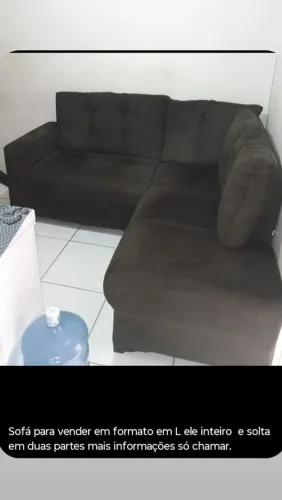 Sofá veludado marrom