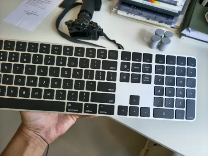 Apple Magic Keyboard com Touch ID + Teclado numérico Model A2520