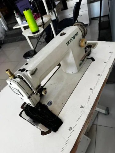     Máquina Reta Industrial Zoje Excelente Estado