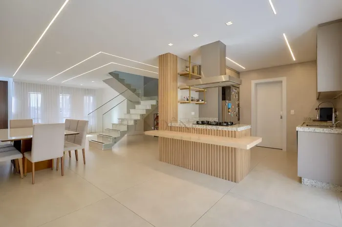Casa Alto Padrão com 4 SUÍTES à venda, 363,47 m2 SANTA FELICIDADE, CURITIBA - PR