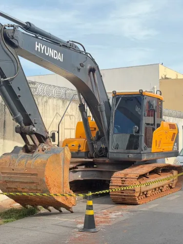 ESCAVADEIRA HIDRÁULICA Hyundai