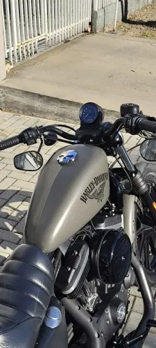 883 Iron HD baixo km