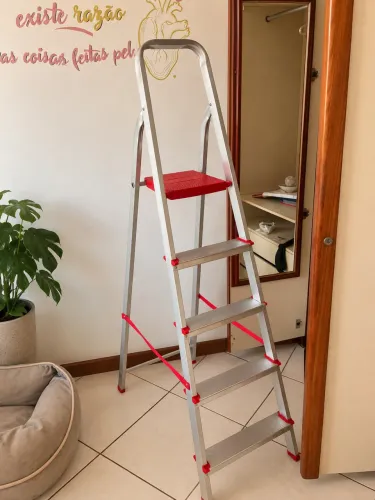 Escada de Alumínio Dobrável 5 Degraus