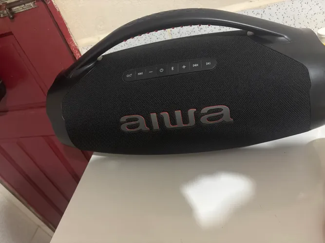 vende se uma caixa bomboox AIWA