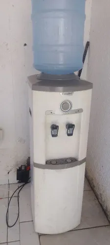 Bebedouro Esmaltec semi-novo