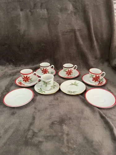 Conjunto 5 xícaras e pires + 3 pires