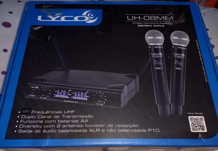 Microfone sem fio e mesa de som