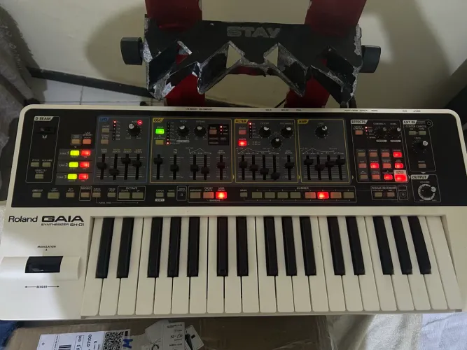 Teclado Roland Gaia SH-01