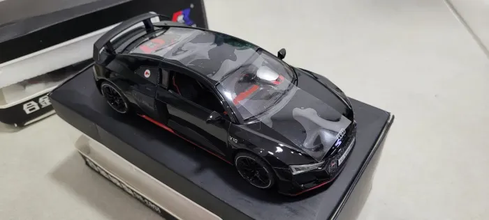 Miniatura Audi R8 1/24 1:24 zerada