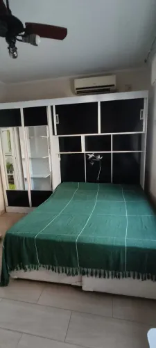 CONJUNTO COMPLETO DE QUARTO DE CASAL- GUARDA ROUPA E CAMABOX