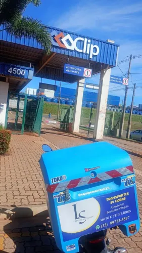 Vendo baú 140 litros com suporte para 160