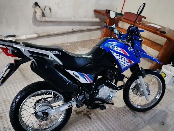 Crosser z, pneu dianteiro novo, quindão esportivo, maneta esportiva, baixa quilometragem.