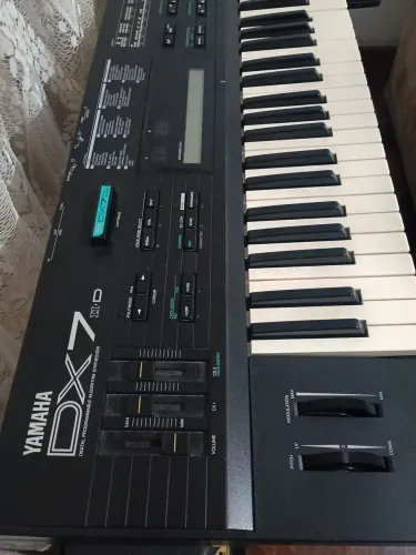Teclado Yamaha DX7