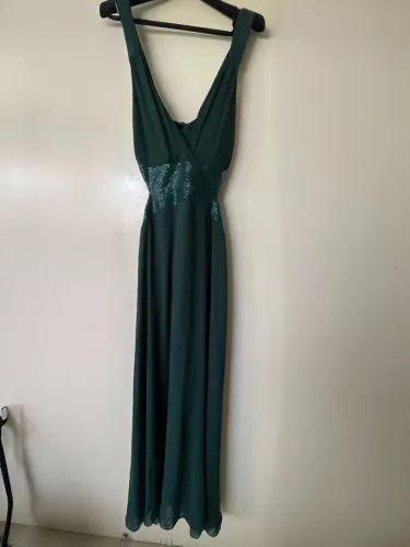 Vestido Longo Verde Esmeralda com Bordados e Decote Transpassado - Tam P