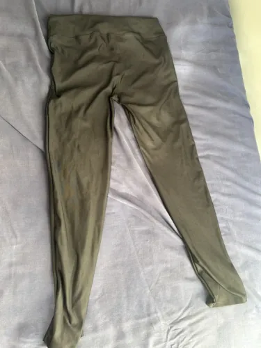 Legging preta com detalhes