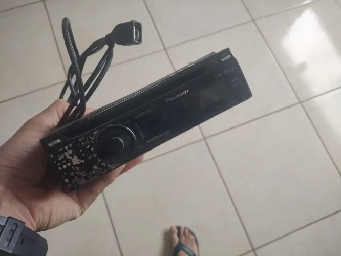 Toca cd Usb Pioneer sub muda de cor DEH p4ub